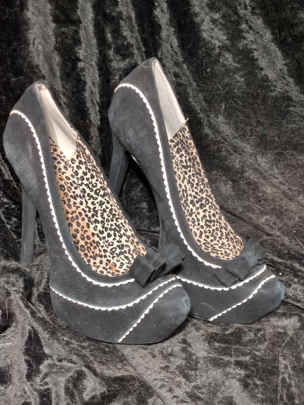 Jessica Simpson Black Suede Platform High Heel Pumps with Scallop Trim and Bow